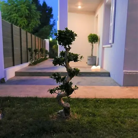 Villa 30villa Rd *
